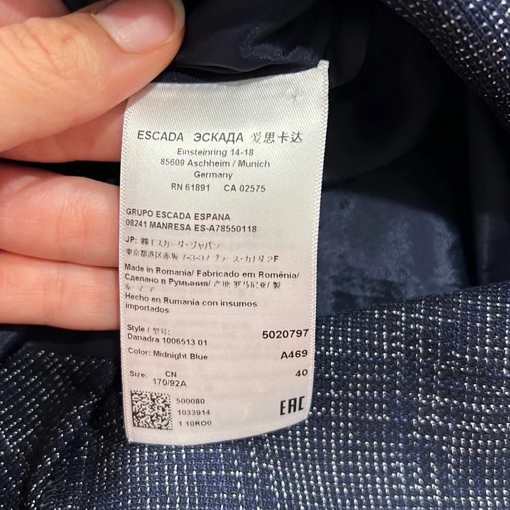 Escada lovely luxe